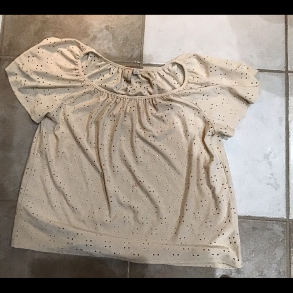 Eyelet Type Top - Picture 5 of 5